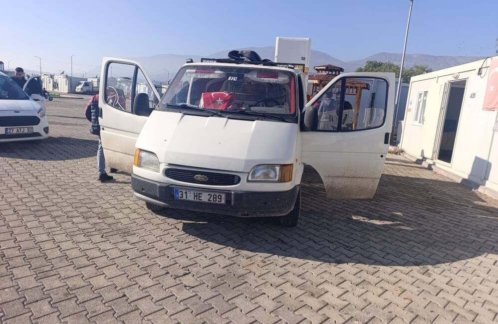 Konteyner kentte vicdansızlık Hatay’da depremzedelerin barındığı konteyner kentte hırsızlık girişimi polis ekiplerinin dikkati