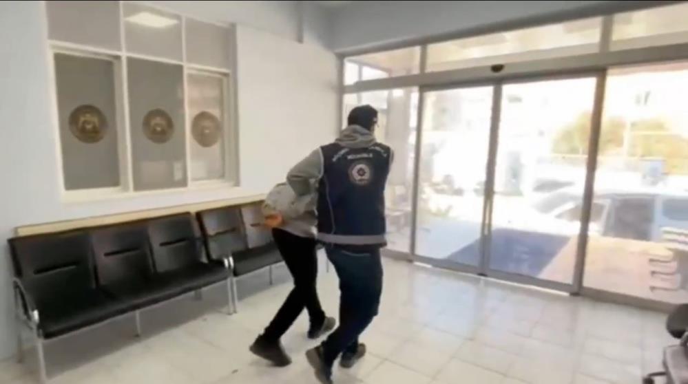 Altınözü–Antakya yolunda göçmen kaçakçılığına darbe Hatay’da göçmen kaçakçılığına yönelik yürütülen çalışmalar kapsamında 8 düzensiz göçmen