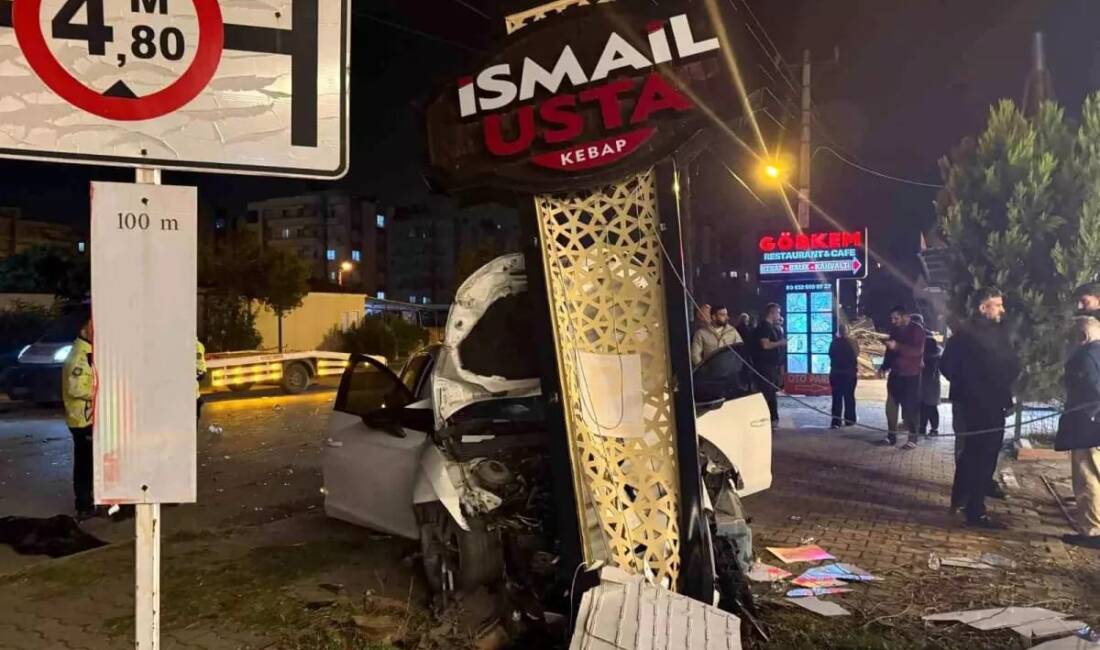 Hatay’ın Payas ilçesinde meydana gelen trafik kazası görenleri şaşkına çevirdi.