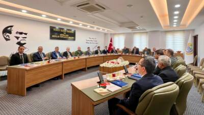 Hatay eğitiminin yol haritası Reyhanlı’da konuşuldu Hatay’da ilçe millî eğitim müdürlerinin Aralık ayı değerlendirme toplantısı, İl