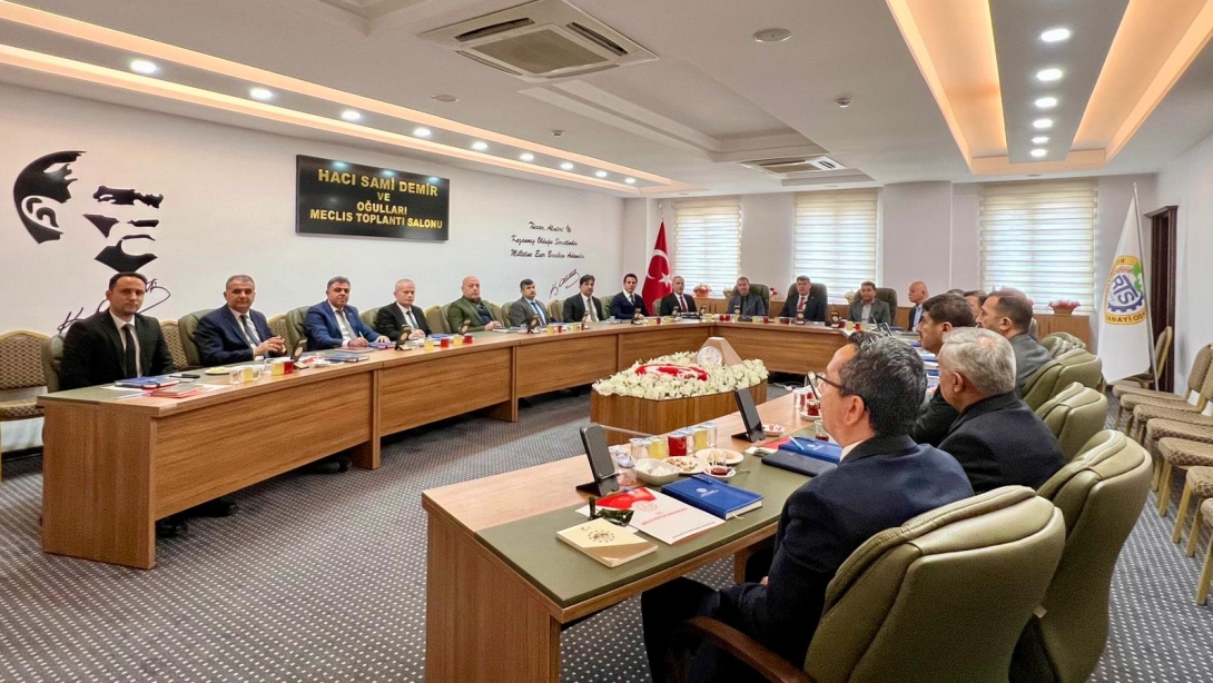 Hatay eğitiminin yol haritası Reyhanlı’da konuşuldu Hatay’da ilçe millî eğitim müdürlerinin Aralık ayı değerlendirme toplantısı, İl