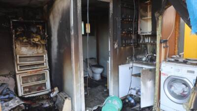 Kan vermeye gittiler, hayatları yandı Hatay’da depremzede adamın ve eşinin yaşadığı konteyner yuva yanarak kullanılmaz