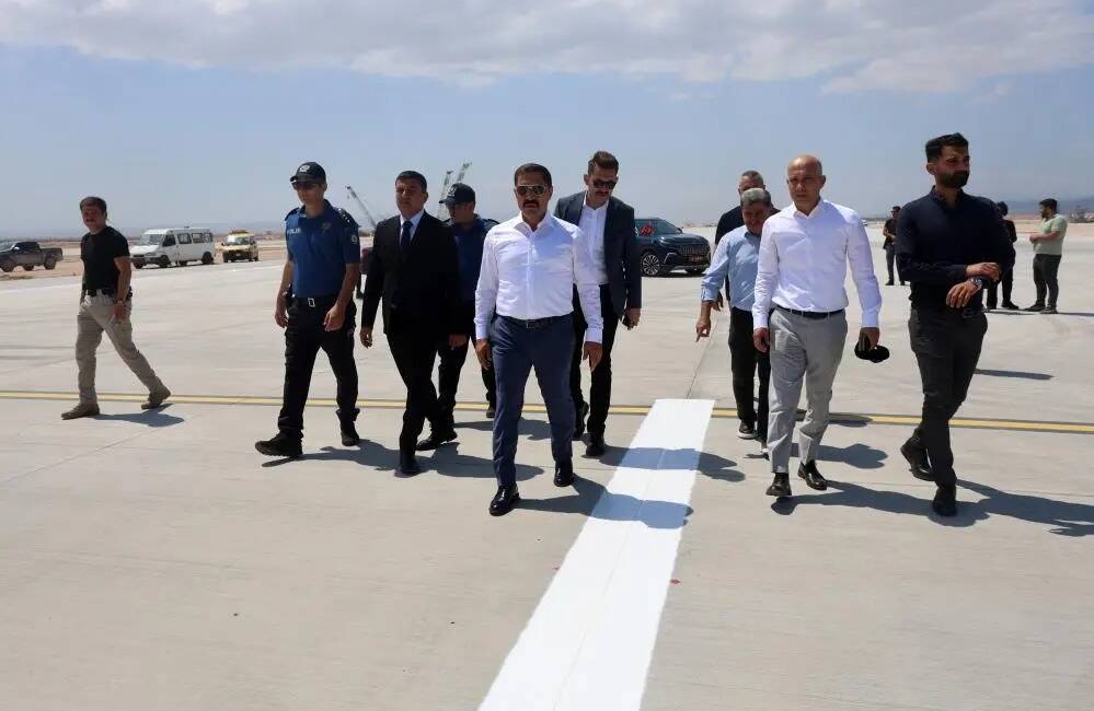 Hatay Valisi Mustafa Masatlı, Hatay Havalimanı’nda devam eden çalışmaları yerinde