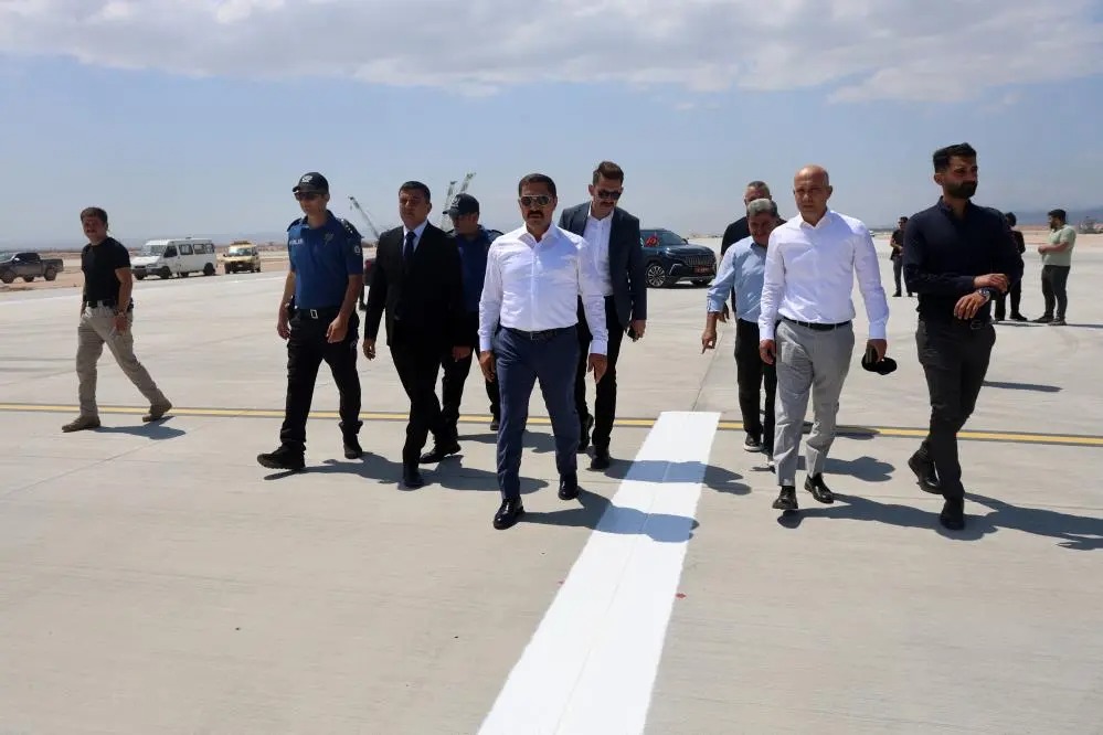 Hatay Valisi Mustafa Masatlı, Hatay Havalimanı’nda devam eden çalışmaları yerinde