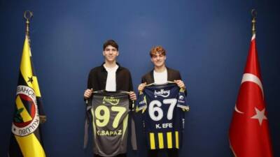 Antakyalı genç futbolcu Kamil Efe Üregen, Fenerbahçe ile profesyonel sözleşme