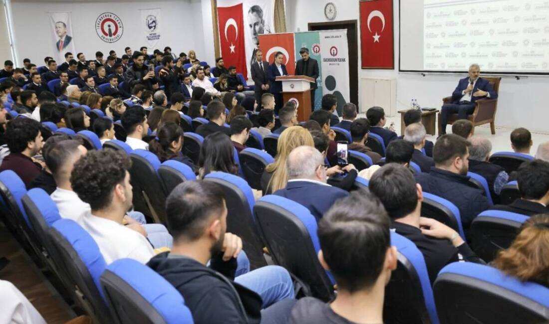 Hatay Büyükşehir Belediye Başkanı Mehmet Öntürk, İskenderun Teknik Üniversitesi’nde üniversiteli