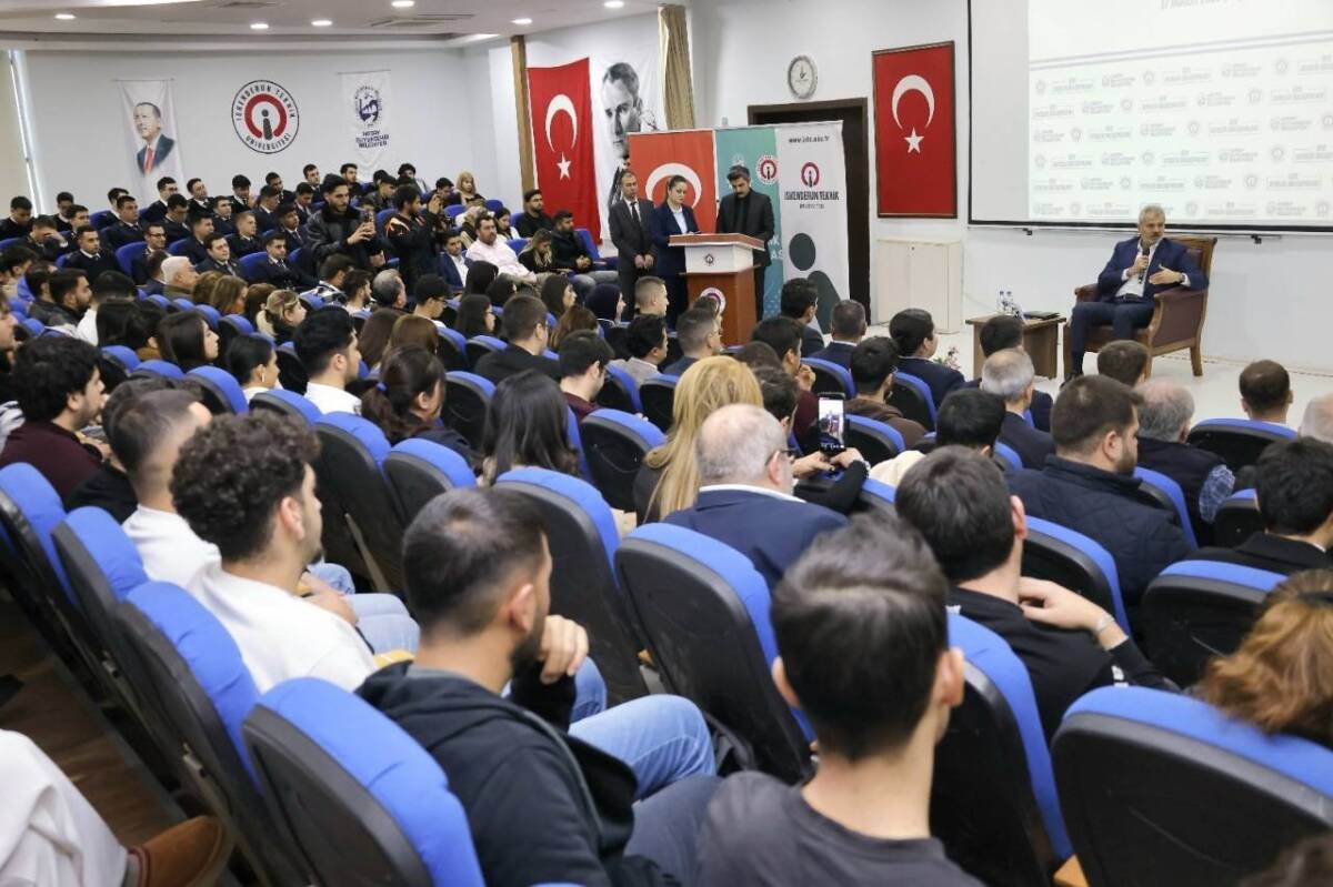 Hatay Büyükşehir Belediye Başkanı Mehmet Öntürk, İskenderun Teknik Üniversitesi’nde üniversiteli