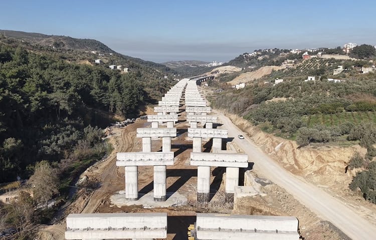 Hatay Valisi Mustafa Masatlı, yapımı devam eden İskenderun-Topboğazı Otoyolu’nda incelemelerde