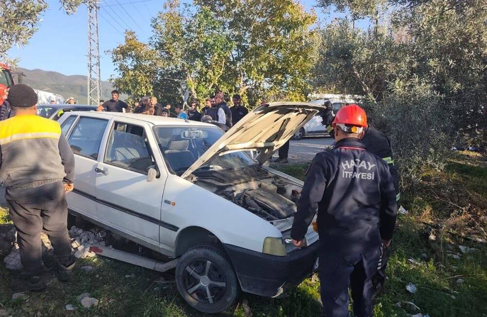 Hatay’ın Erzin ilçesinde meydana gelen trafik kazasında kontrolden çıkan bir