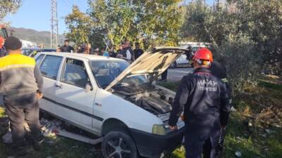 Hatay’ın Erzin ilçesinde meydana gelen trafik kazasında kontrolden çıkan bir