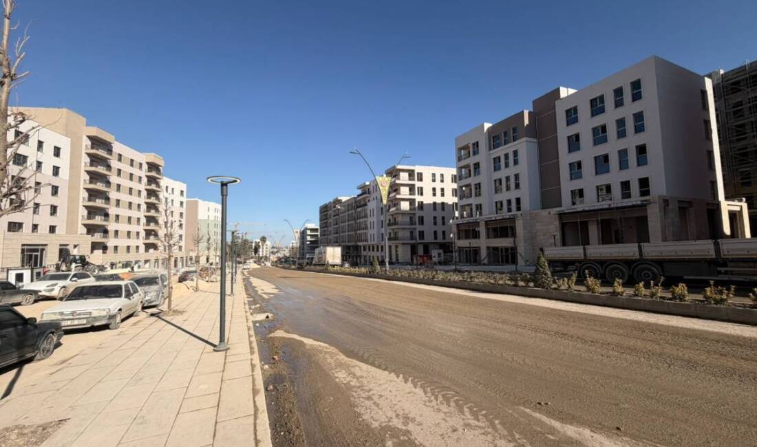 Genişleyen caddeler, daralan haklar Fatih ve Cumhuriyet Caddelerinde inşa çalışmaları hız kazandı, rezerv alan