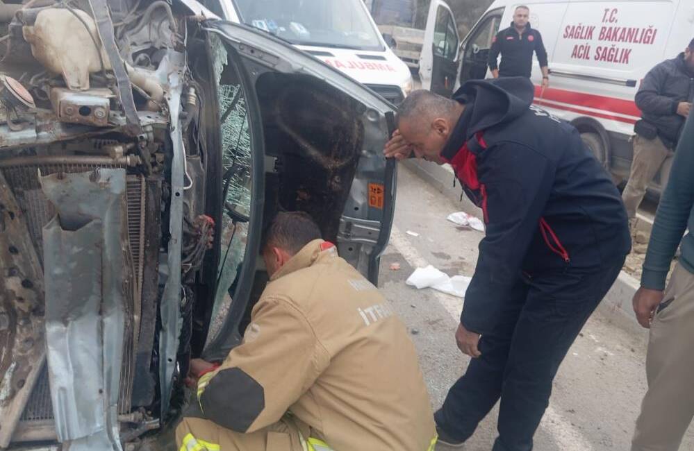 Hatay’da meydana gelen trafik kazasında kontrolden çıkan otomobilin takla atarak