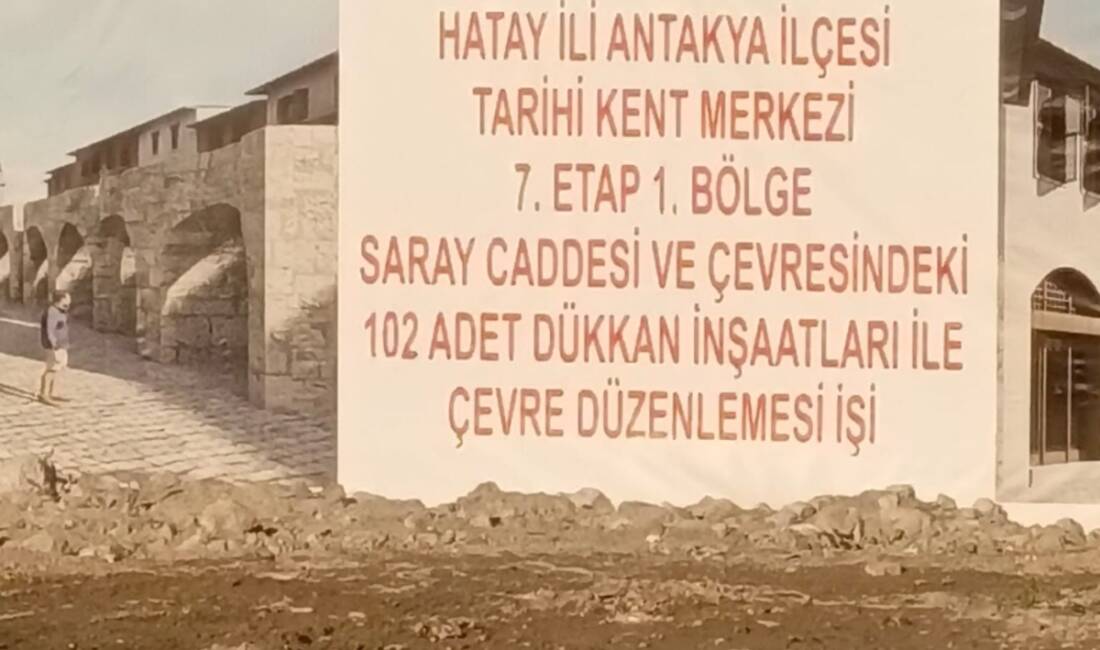 Depremde büyük bölümünün yıkıldığı Antakya Saray Caddesi’nde tarihi yapılar ve