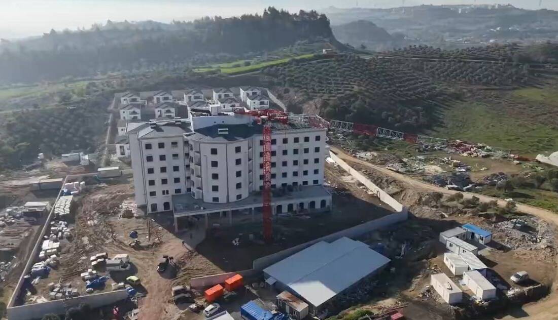 Hatay Valisi Mustafa Masatlı, yapımı devam eden Antakya Öğretmenevi ve