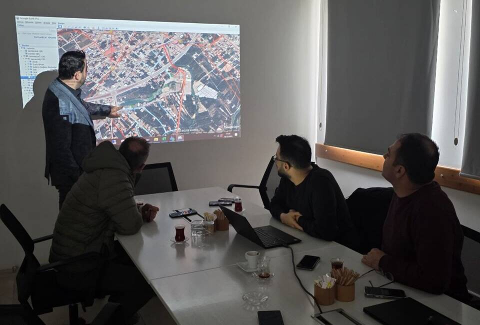 Samandağ Belediye Başkanı Emrah Karaçay, ilçede yaşanan elektrik kesintileri ve