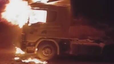 Hatay’ın Antakya ilçesinde akşam saatlerinde seyir halindeyken alev alan bir