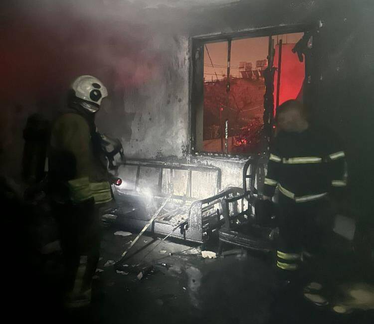 Hatay’ın Reyhanlı ilçesinde iki katlı müstakil bir evde çıkan yangın,