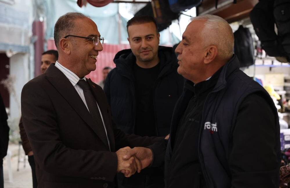 Antakya Belediye Başkanı İbrahim Naci Yapar, Ayakkabıcılar Çarşısı’nı ziyaret ederek