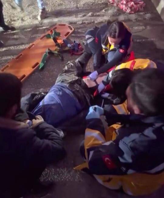 Hatay’ın Defne ilçesinde meydana gelen trafik kazasında, seyir halindeki beton