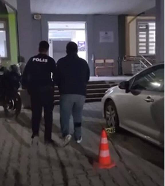 Hatay’ın Defne ilçesinde, haklarında kesinleşmiş hapis cezası bulunan şahısların yakalanmasına