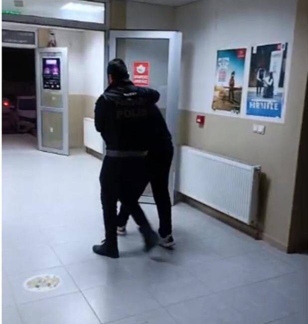 Hatay’ın Samandağ ilçesinde, aranan şahısların yakalanmasına yönelik yürütülen çalışmalar kapsamında