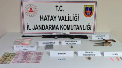 Hatay’ın Dörtyol ilçesinde jandarma ekiplerince düzenlenen operasyonda, evinde ve aracında