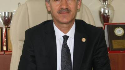 Hatayspor Taraftarlar Derneği Kurucusu ve Başkanı Gazeteci Sadullah Ergin, bordo-beyazlı