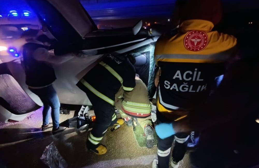 Hatay’ın Antakya ilçesinde meydana gelen trafik kazasında, kontrolden çıkarak takla