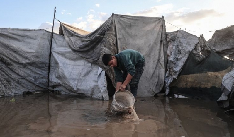 Gazze’de etkili olan şiddetli yağış ve fırtına, zaten ağır insani