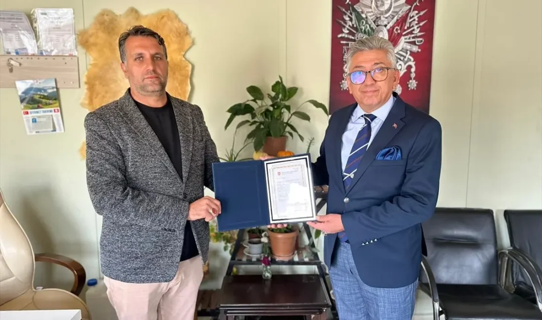 Hatay’ın Altınözü ilçesine bağlı Zeytindalı Mahallesi Muhtarı Riyat Tecimen, Türk