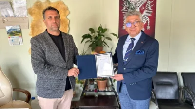 Hatay’ın Altınözü ilçesine bağlı Zeytindalı Mahallesi Muhtarı Riyat Tecimen, Türk