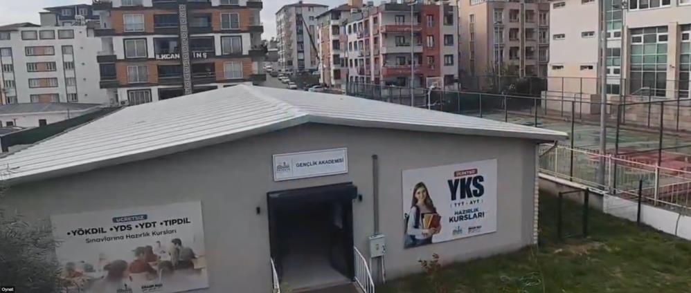 Antakya Belediyesi’nden Gençlere Eğitim Çıkarması Sosyal belediyecilik vizyonunu eğitim alanında da sürdüren Antakya Belediyesi, gençlerin