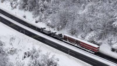 İstanbul’dan Hatay’a TIR ile gönderilen köprü ayağı, Düzce'de kar nedeniyle