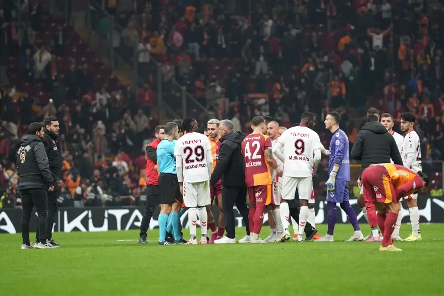 Trendyol Süper Lig’de Galatasaray ile Samsunspor arasında oynanan ve 3-2