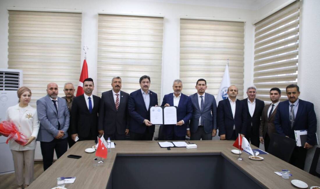 Hatay Büyükşehir’de çalışanların yüzü güldü Hatay Büyükşehir Belediye (HBB) Başkanı Mehmet Öntürk, çalışanların özlük haklarını