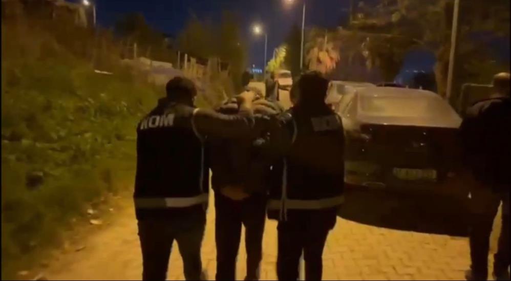 Hatay Emniyet Müdürlüğü ekipleri, aranan şahısların yakalanmasına yönelik yürüttükleri çalışmalar