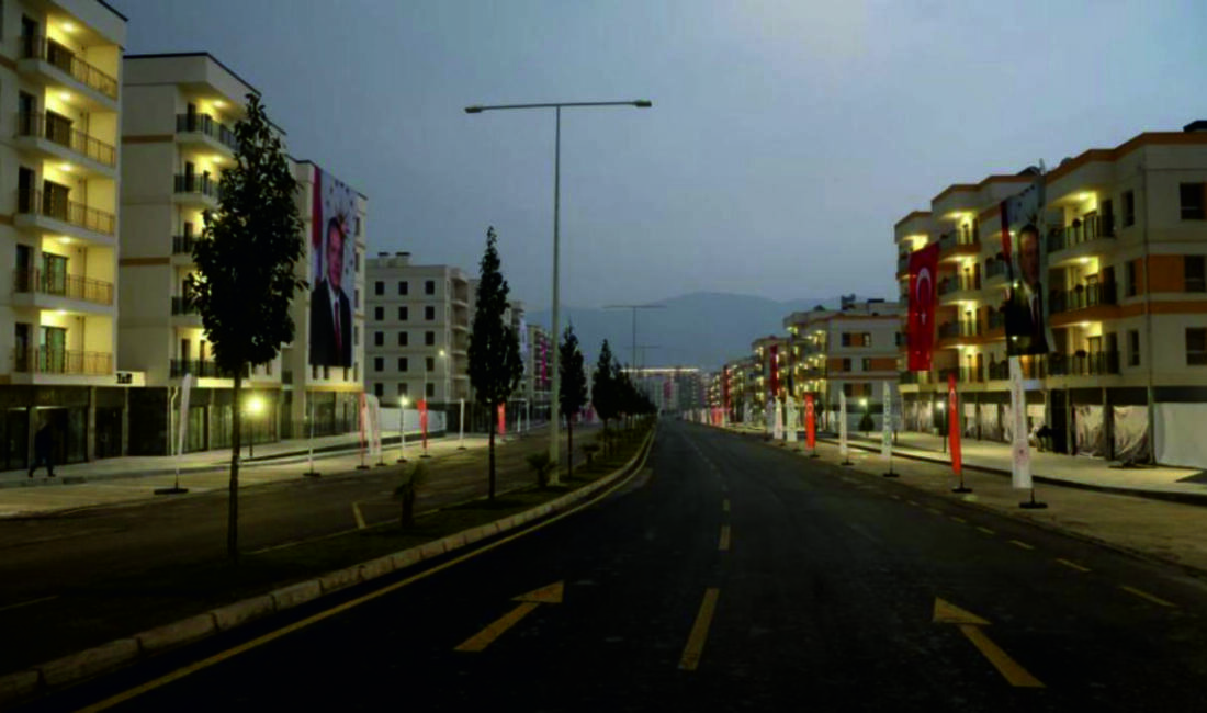 Kahramanmaraş merkezli depremlerde tamamen yıkılan Emek Mahallesi, yürütülen yoğun inşa
