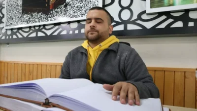 Hatay’ın Belen ilçesinde görme engelli hafız Abdulkadir Akdağ, Braille alfabesiyle