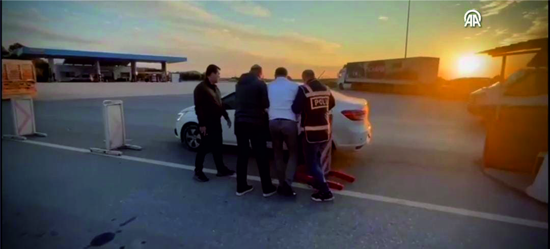 Hatay’ın Belen ilçesinde bir evden 1 milyon 800 bin lira