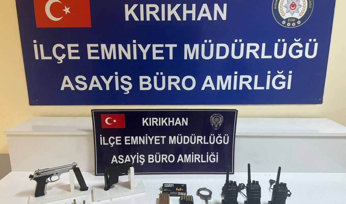 Kırıkhan’da şüpheli iki kişiden cephanelik çıktı Hatay Emniyet Müdürlüğü ekipleri, Kırıkhan ilçesi Yeni Mahalle’de gerçekleştirdikleri