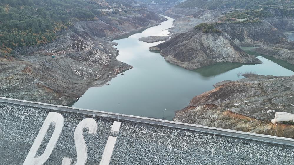 Hatay’da Su Alarmı: Karaçay Barajı Kritik Seviyede Son 65 yılın en kurak dönemi Hatay’ı etkisi altına aldı.
