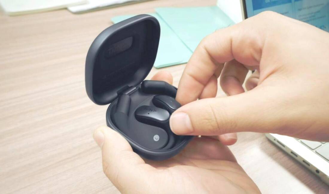 Konuşmaları Kaydedip yazıya dökebilen yapay zeka özellikli kulaklık tanıtıldı Konuşmaları kaydedip yazıya dökebilen yapay zekalı kulaklık tanıtıldı: akıllı ses,