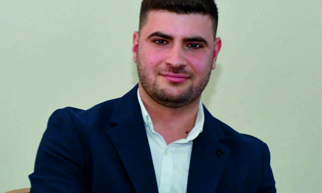 Hatay Mustafa Kemal Üniversitesi öğrencisi Samandağlı Yusuf Çapar, hayvan gübresi