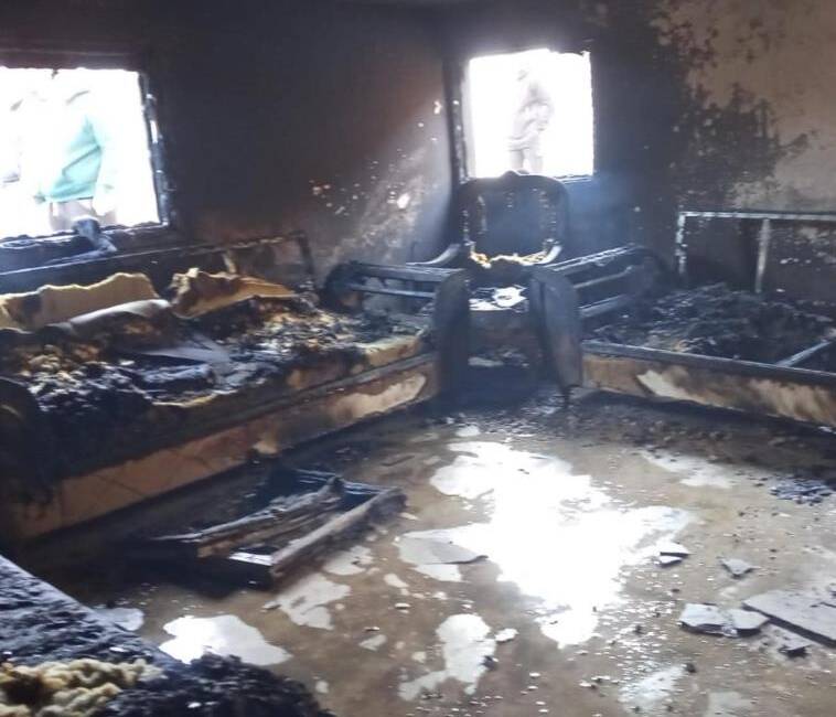 Hatay’ın Reyhanlı ilçesinde çıkan yangın, bir evi tamamen kullanılamaz hale