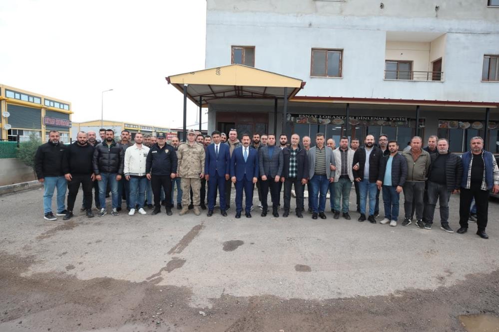 Hatay Valisi Mustafa Masatlı, Reyhanlı Ayakkabıcılar Sitesi’nde esnafı ziyaret ederek