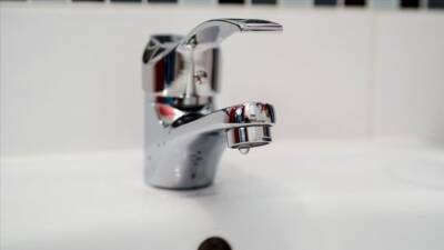 Hatay’ın Samandağ ilçesine bağlı Karaçay Mahallesi’nde, şehir içi şebekeden akan