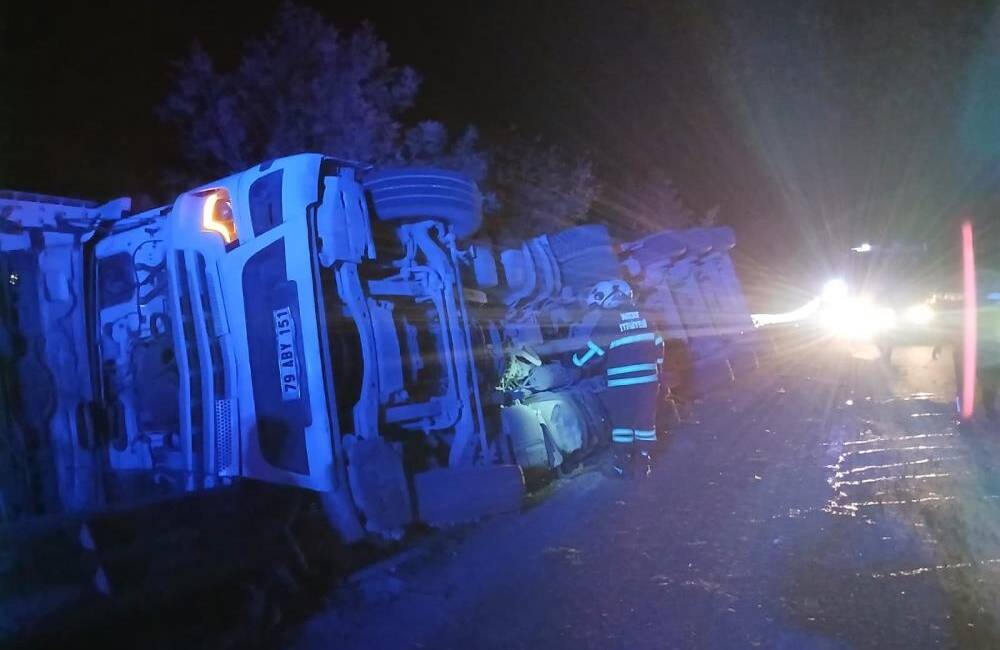 Hatay’ın Kırıkhan ilçesinde meydana gelen trafik kazasında, sürücüsünün kontrolünü kaybettiği