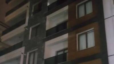 Hatay’ın Defne ilçesinde sabah saatlerinde bir apartman dairesinde çıkan yangın