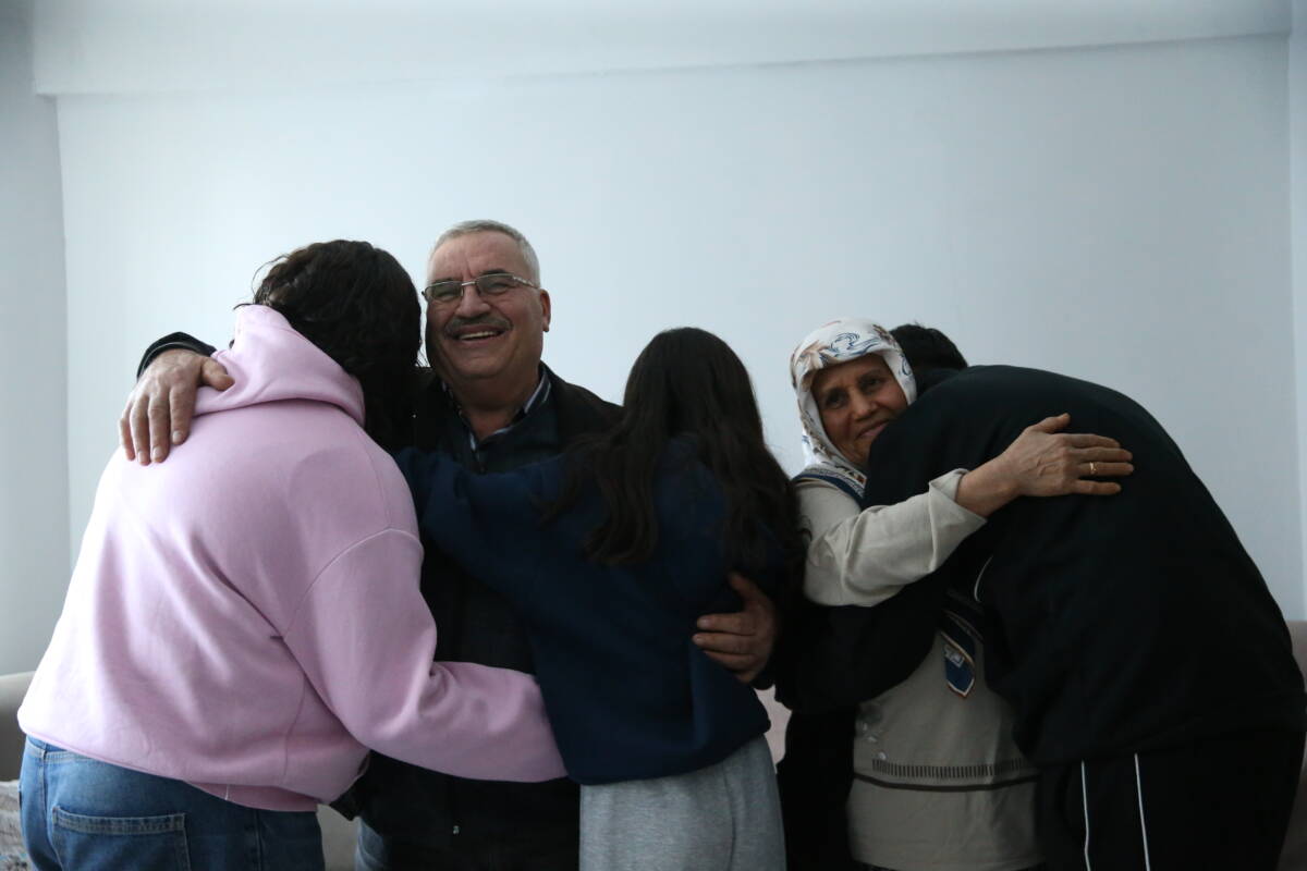 Hatay'da 6 Şubat 2023'teki depremlerde oğullarını ve gelinlerini kaybeden yaşlı