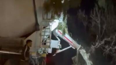 Hatay’ın Defne ilçesinde bir beton mikserinin dere yatağına beton döktüğü